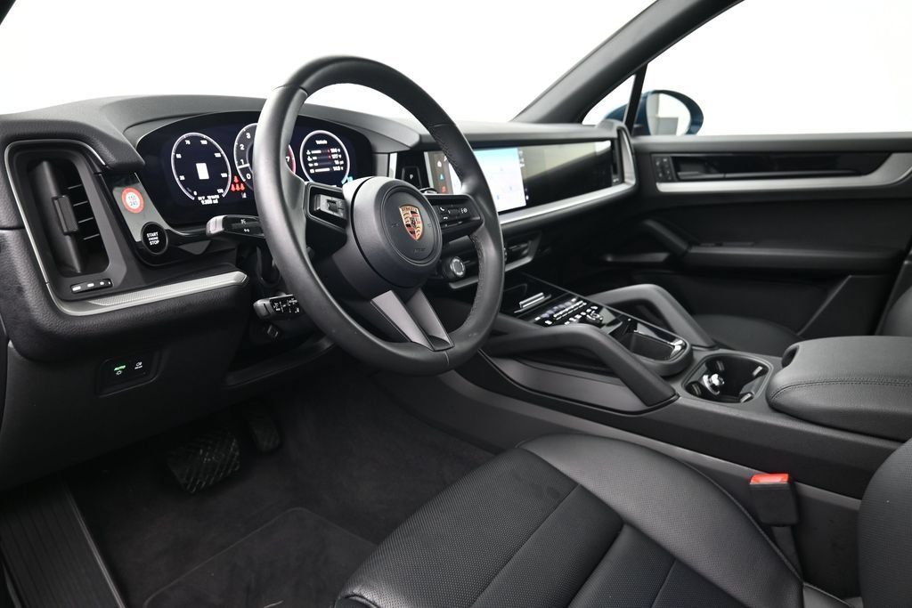 Used 2026 Porsche Cayenne AWD/4WD image 4