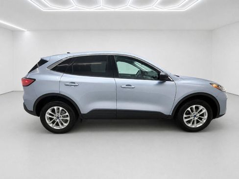 Used 2022 Ford Escape SE w/ Convenience Package AWD/4WD image 2