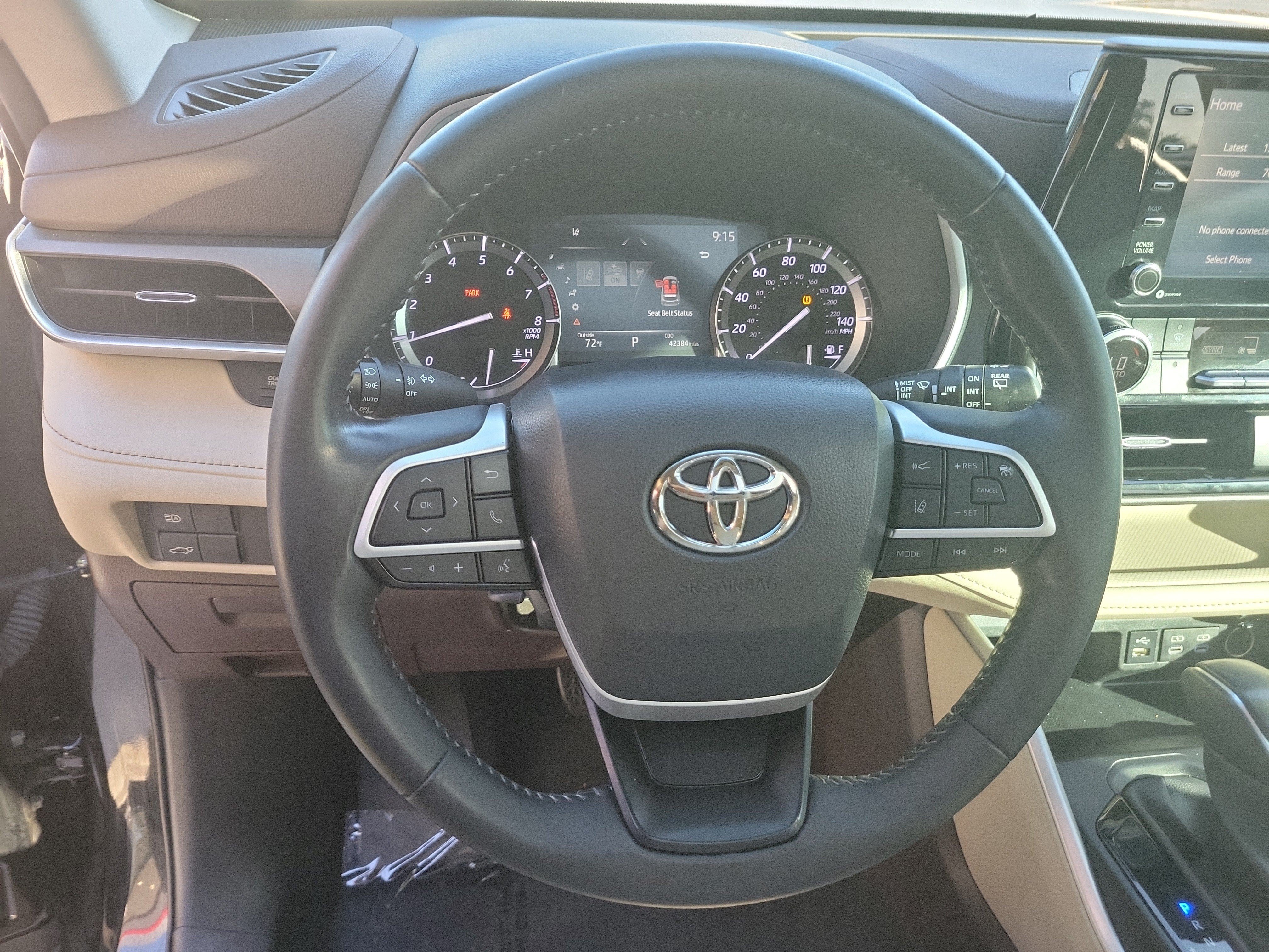 Used 2022 Toyota Highlander XLE FWD image 29