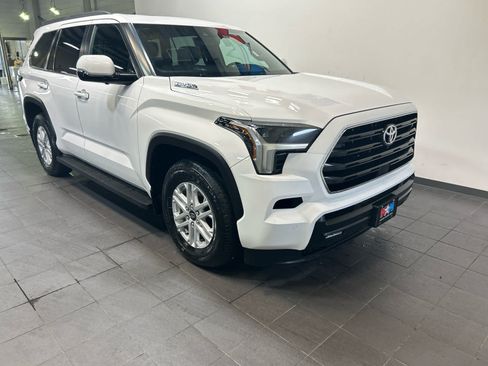 Used 2025 Toyota Sequoia SR5 AWD/4WD image 2