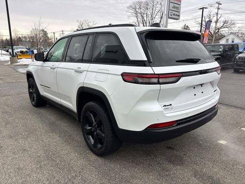 Used 2023 Jeep Grand Cherokee Limited w/ Black Appearance Package image 5