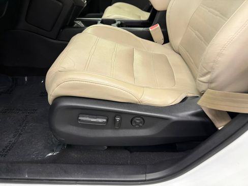 Used 2019 Honda CR-V Touring image 10