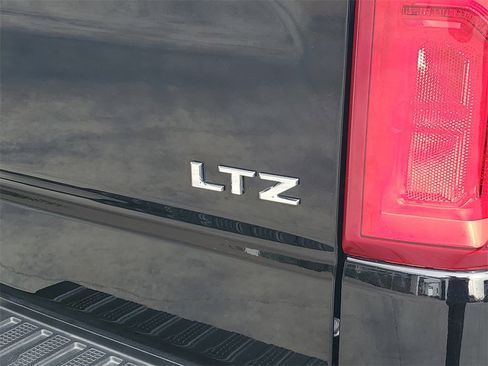 Used 2022 Chevrolet Silverado 1500 LTZ w/ LTZ Premium Package image 7