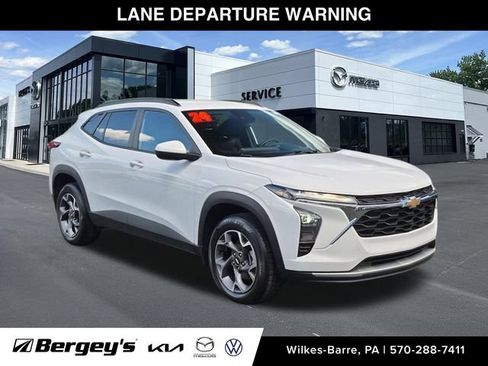 Used 2024 Chevrolet Trax LT w/ LT Convenience Package FWD image 5