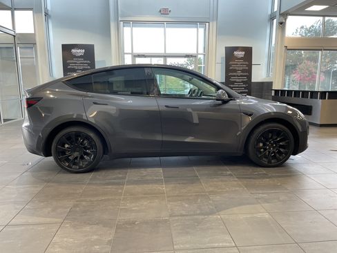 Used 2022 Tesla Model Y Long Range AWD/4WD image 12