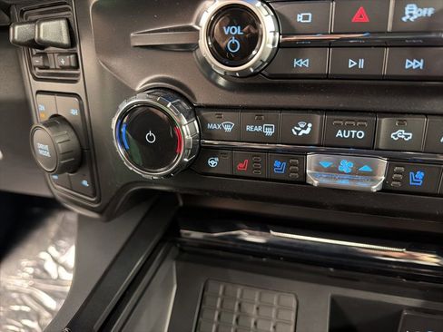 New 2026 Ford F250 Lariat w/ Black Appearance Package AWD/4WD image 14
