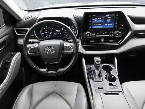 Used 2021 Toyota Highlander XLE FWD image 23