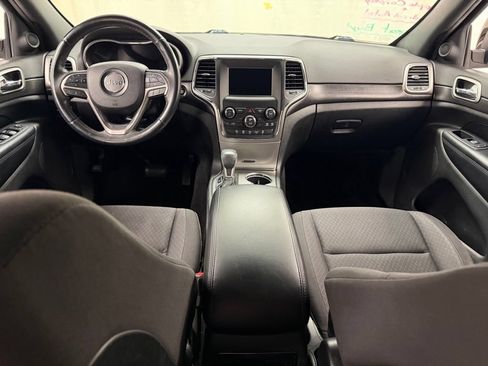 Used 2018 Jeep Grand Cherokee Laredo AWD/4WD image 29