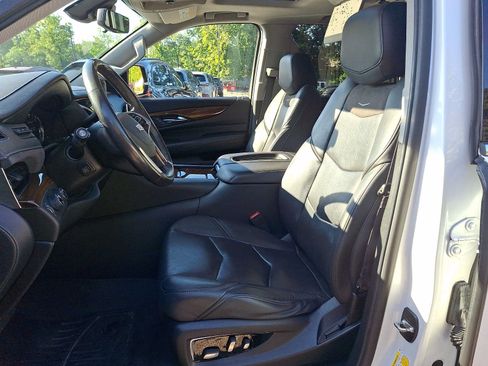 Used 2020 Cadillac Escalade Premium Luxury AWD/4WD image 11