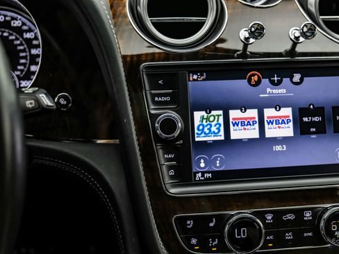 Used 2019 Bentley Bentayga image 66