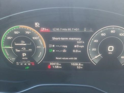 Used 2023 Audi Q5 e Premium Plus image 5