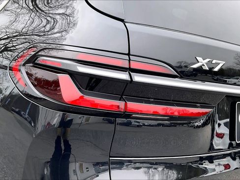 Used 2025 BMW X7 xDrive40i w/ Premium Package image 31