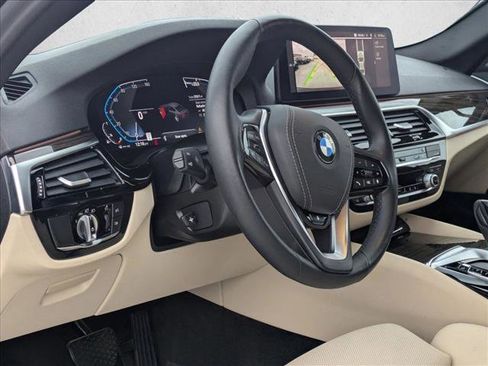 Used 2023 BMW 530i xDrive w/ Premium Package image 10