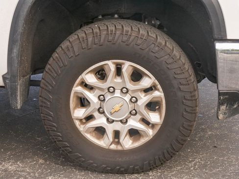 Used 2024 Chevrolet Silverado 2500 LT image 5