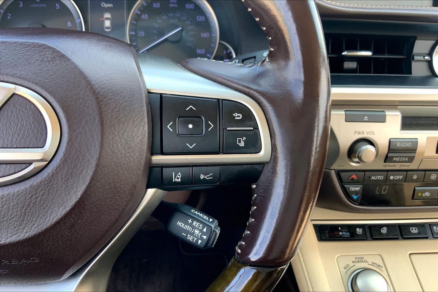 Used 2017 Lexus ES 350 w/ Luxury Package FWD image 24
