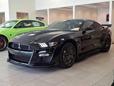 Certified 2020 Ford Mustang Shelby GT500 w/ Carbon Fiber Track Pack RWD image 4