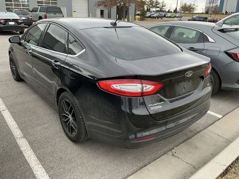Used 2015 Ford Fusion SE image 9