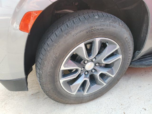 Used 2024 Chevrolet Suburban LT w/ LT Signature Plus Package RWD image 9