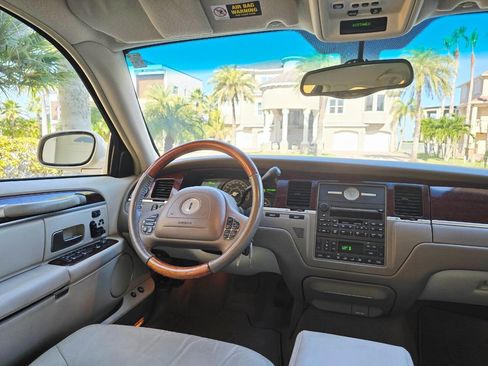Used 2003 Lincoln Town Car Cartier image 80