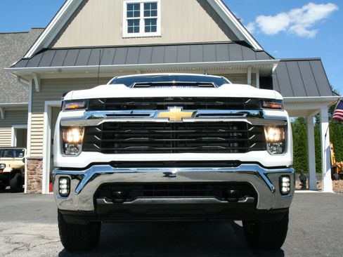 Used 2024 Chevrolet Silverado 2500 LT w/ Convenience Package AWD/4WD image 35
