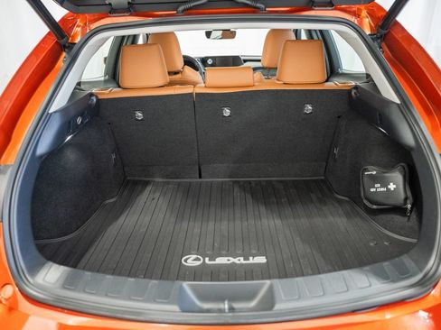 Used 2019 Lexus UX 200 w/ Premium Package FWD image 8