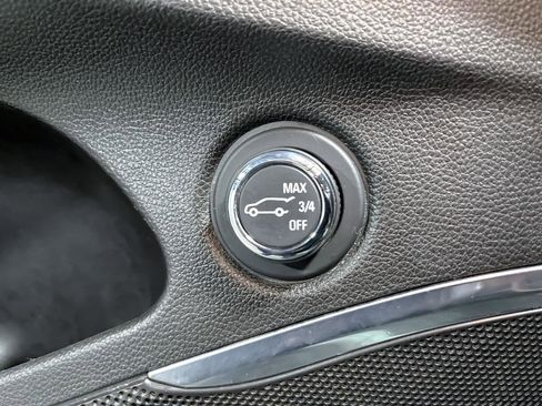 Used 2020 Buick Enclave Essence image 29