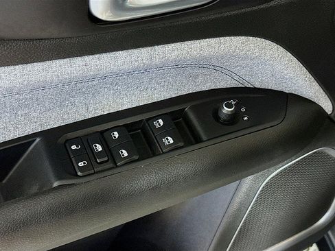 Used 2022 Jeep Compass Latitude image 18