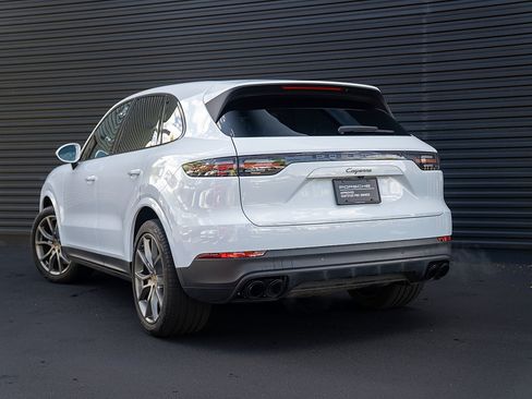 Used 2022 Porsche Cayenne Platinum Edition AWD/4WD image 3