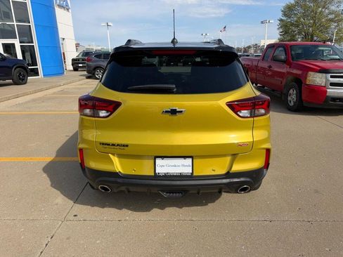 Used 2023 Chevrolet TrailBlazer RS w/ Sun and Liftgate Package FWD image 3