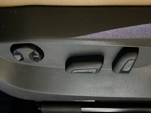 Certified 2024 Volkswagen Tiguan SE R-Line FWD image 26
