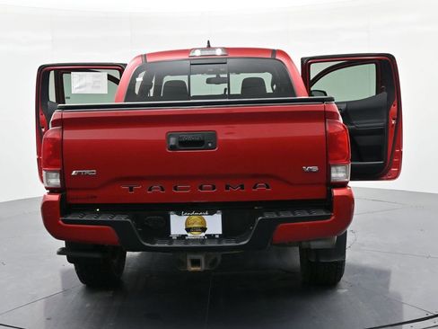 Used 2017 Toyota Tacoma TRD Sport image 26