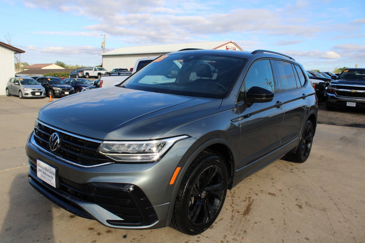 Used 2023 Volkswagen Tiguan SE R-Line FWD image 2