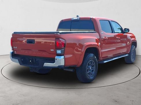 Used 2018 Toyota Tacoma SR5 AWD/4WD image 5