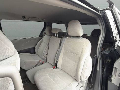Used 2016 Toyota Sienna LE image 20