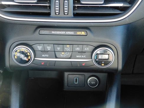 Used 2020 Ford Escape SE image 15