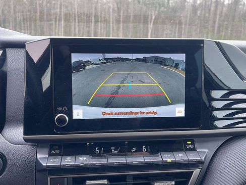 Used 2025 Toyota Camry SE FWD image 17