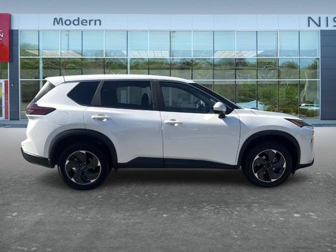 Certified 2025 Nissan Rogue SV AWD/4WD image 4