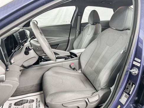 Used 2021 Hyundai Elantra SE image 9