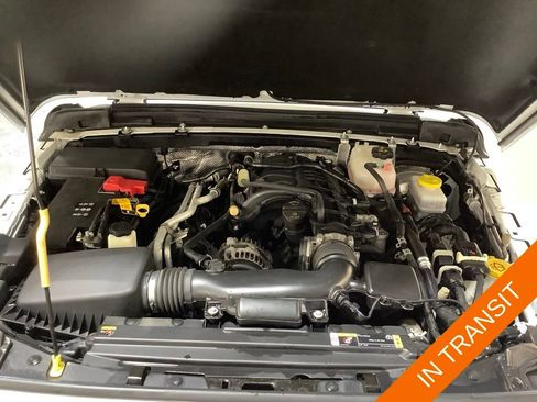 Used 2024 Jeep Wrangler Unlimited Sahara w/ Technology Group AWD/4WD image 16