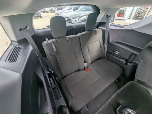 Used 2021 Ford Explorer XLT image 27