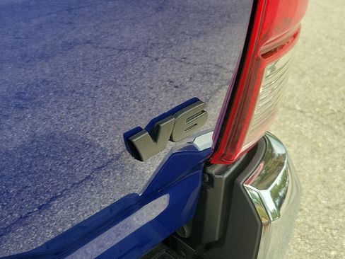Used 2022 Toyota Tacoma SR5 RWD image 7