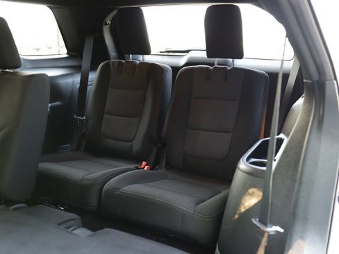 Used 2019 Ford Explorer XLT FWD image 25