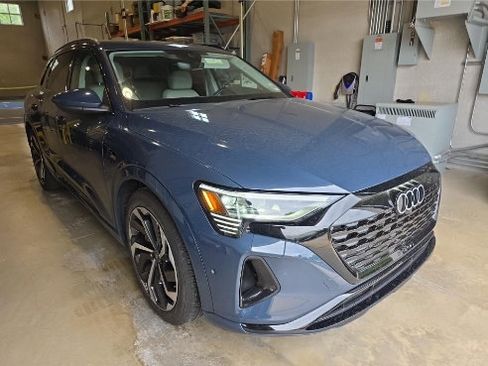 Used 2024 Audi Q8 e-tron Prestige w/ Prestige Package AWD/4WD image 3