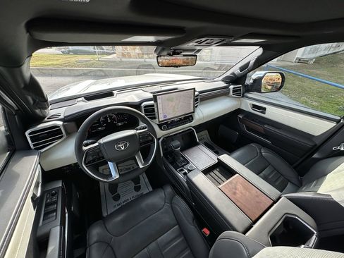 Used 2025 Toyota Sequoia Capstone image 16