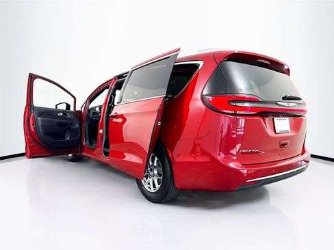 Used 2025 Chrysler Pacifica Select FWD image 43