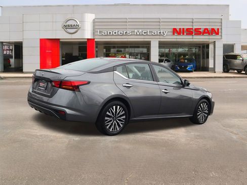Used 2024 Nissan Altima 2.5 SV image 3