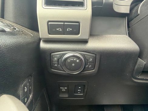Used 2018 Ford F150 Lariat w/ Equipment Group 502A Luxury AWD/4WD image 12
