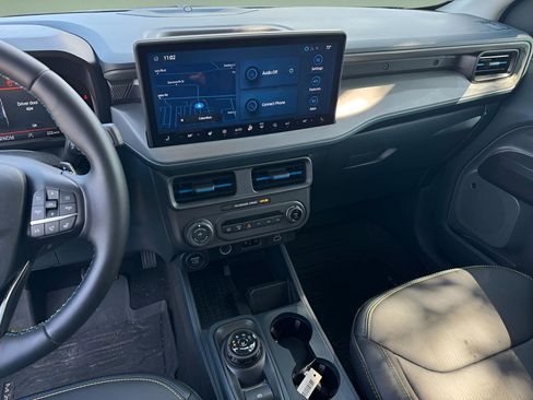 Used 2025 Ford Maverick Lobo AWD/4WD image 27