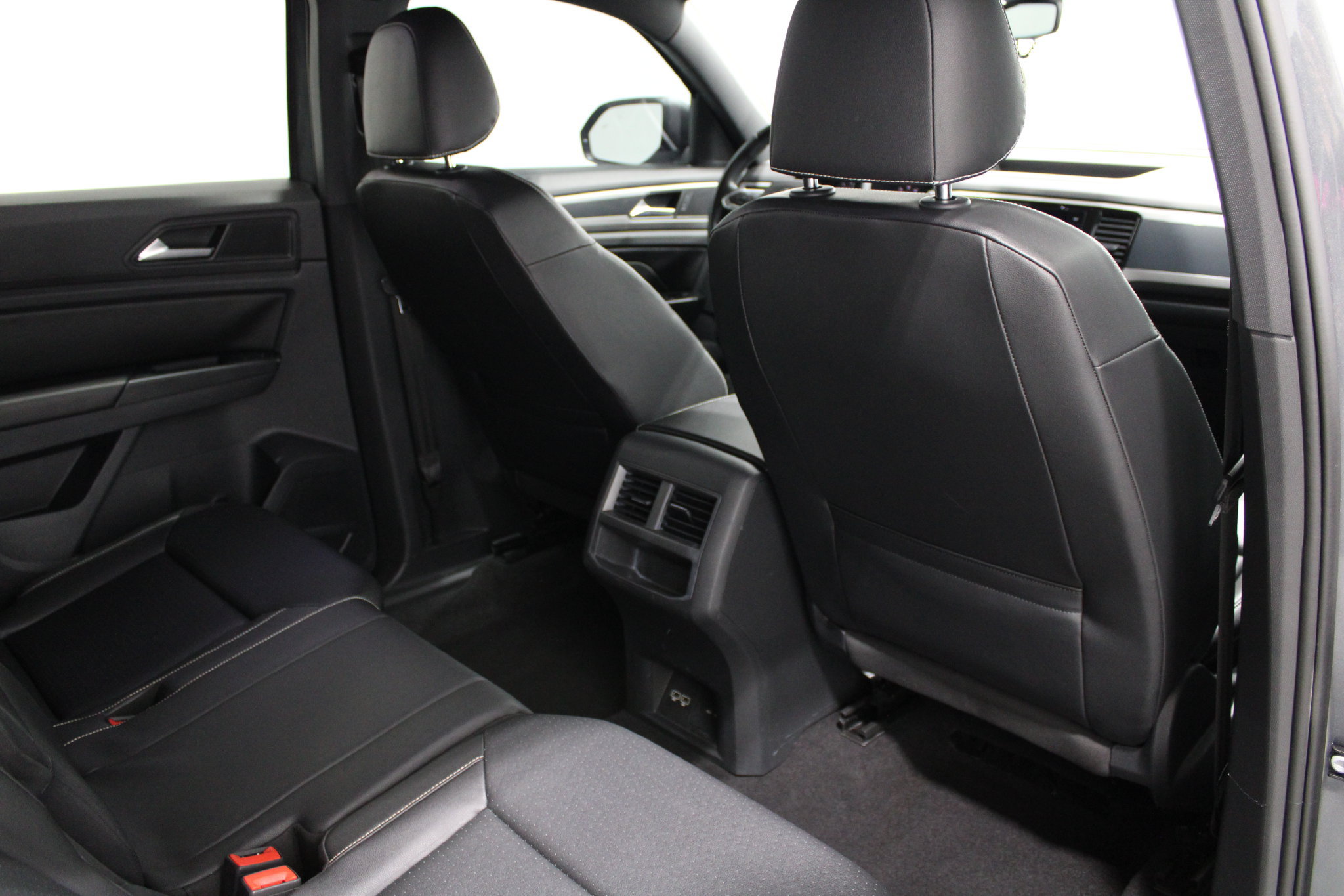 Used 2020 Volkswagen Atlas Cross Sport SEL R-Line AWD/4WD image 22