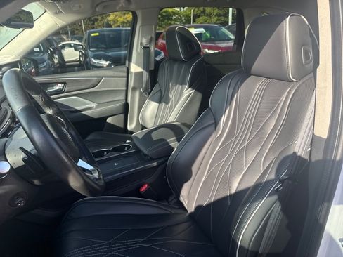 Used 2025 Acura MDX w/ Advance Package image 3